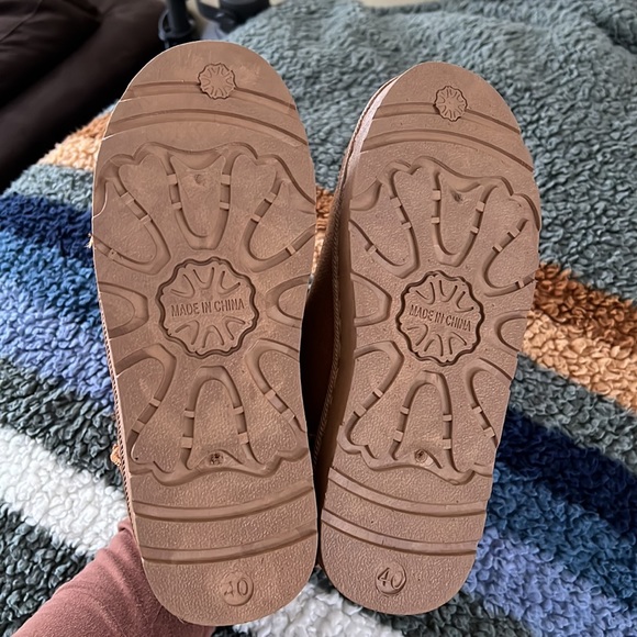 Boots - Picture 3 of 4